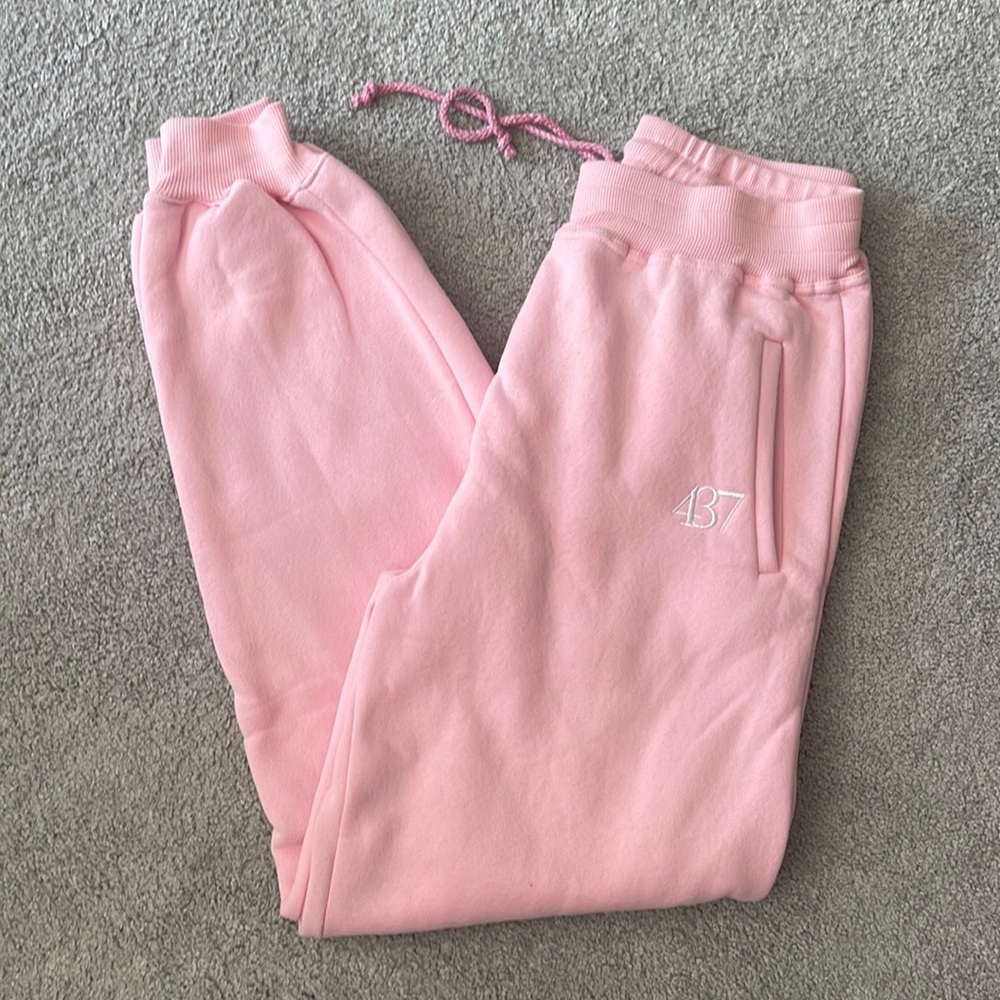 437 sweatpants